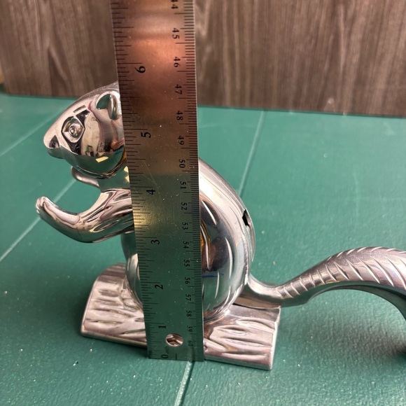 Cast aluminum Norpro Davy Crack’it squirrel nutcracker - Picture 8 of 9